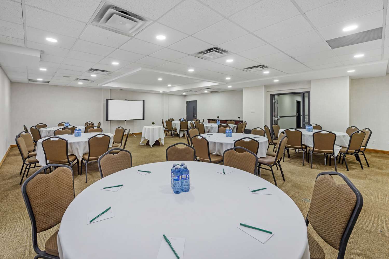 Quality Inn Orleans, ON 45/53