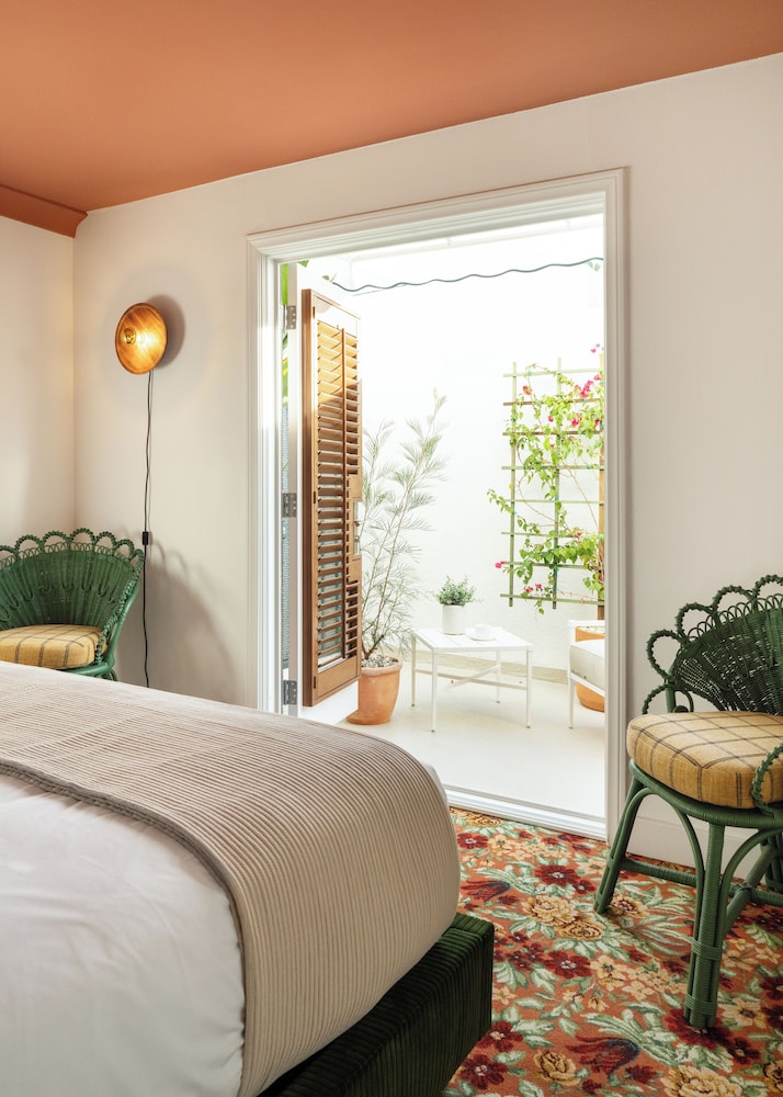 DELUXE, QUEEN BED, BALCONY, COURTYARD AREA