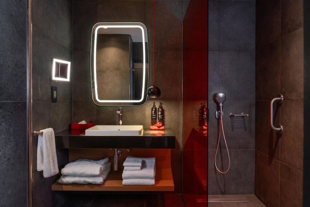 Radisson RED Hotel, Johannesburg Rosebank 75/75