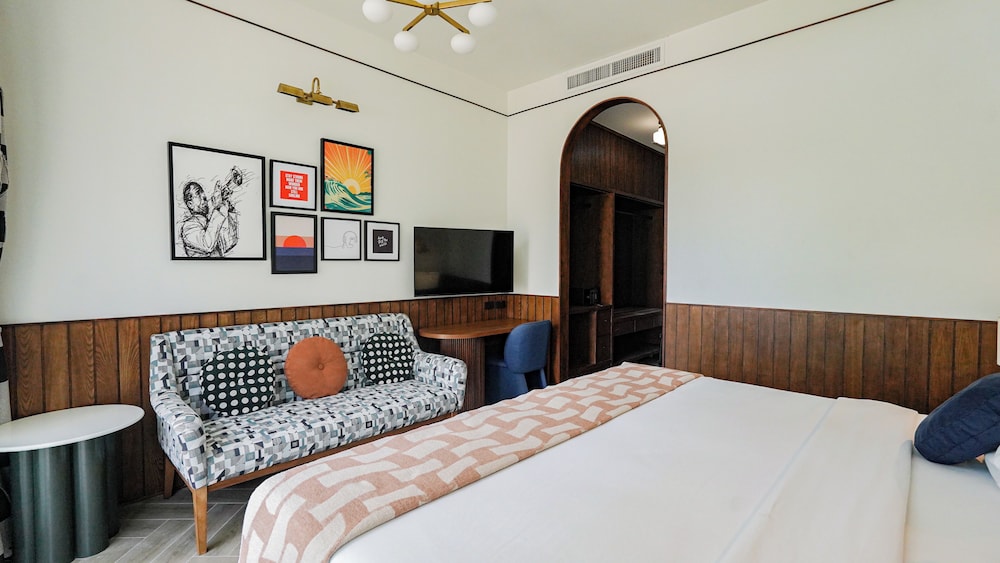 غرفة سيغنتشر رباعية بسرير كينج وسرير بطابقين، Sugar Marina Hotel POP, Kata Beach 3/10