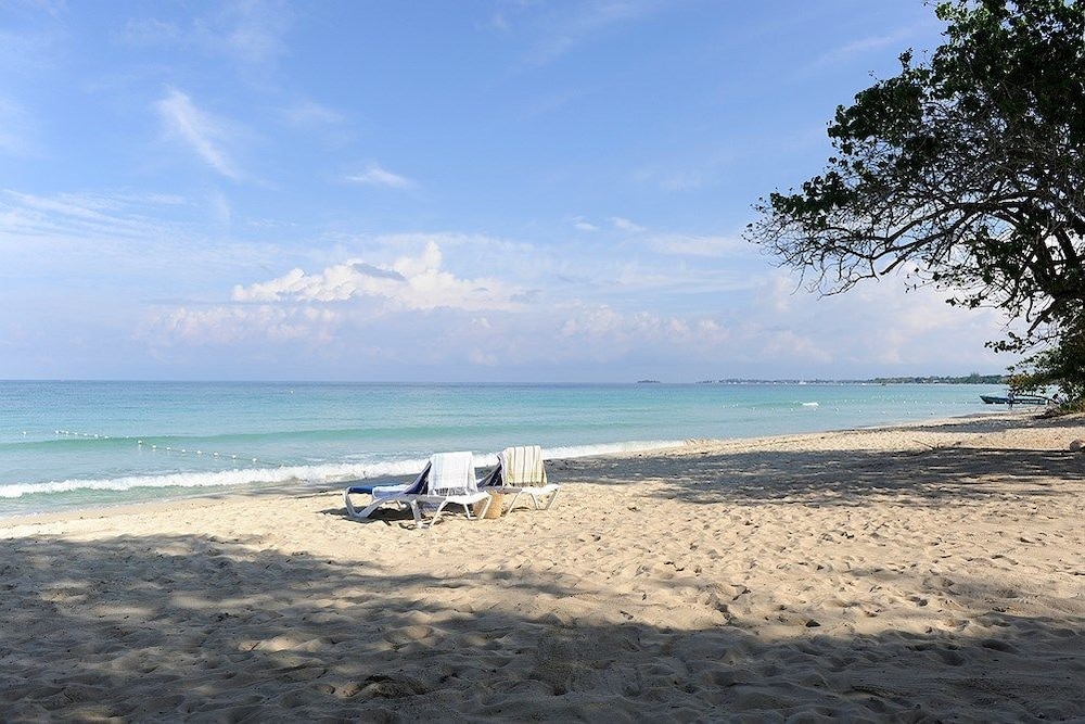 Coral Seas Beach Resort 27/58