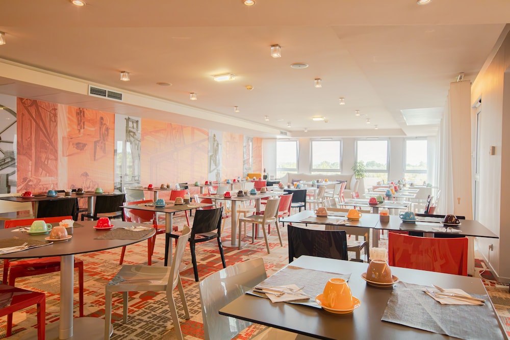 restaurant cafeteria