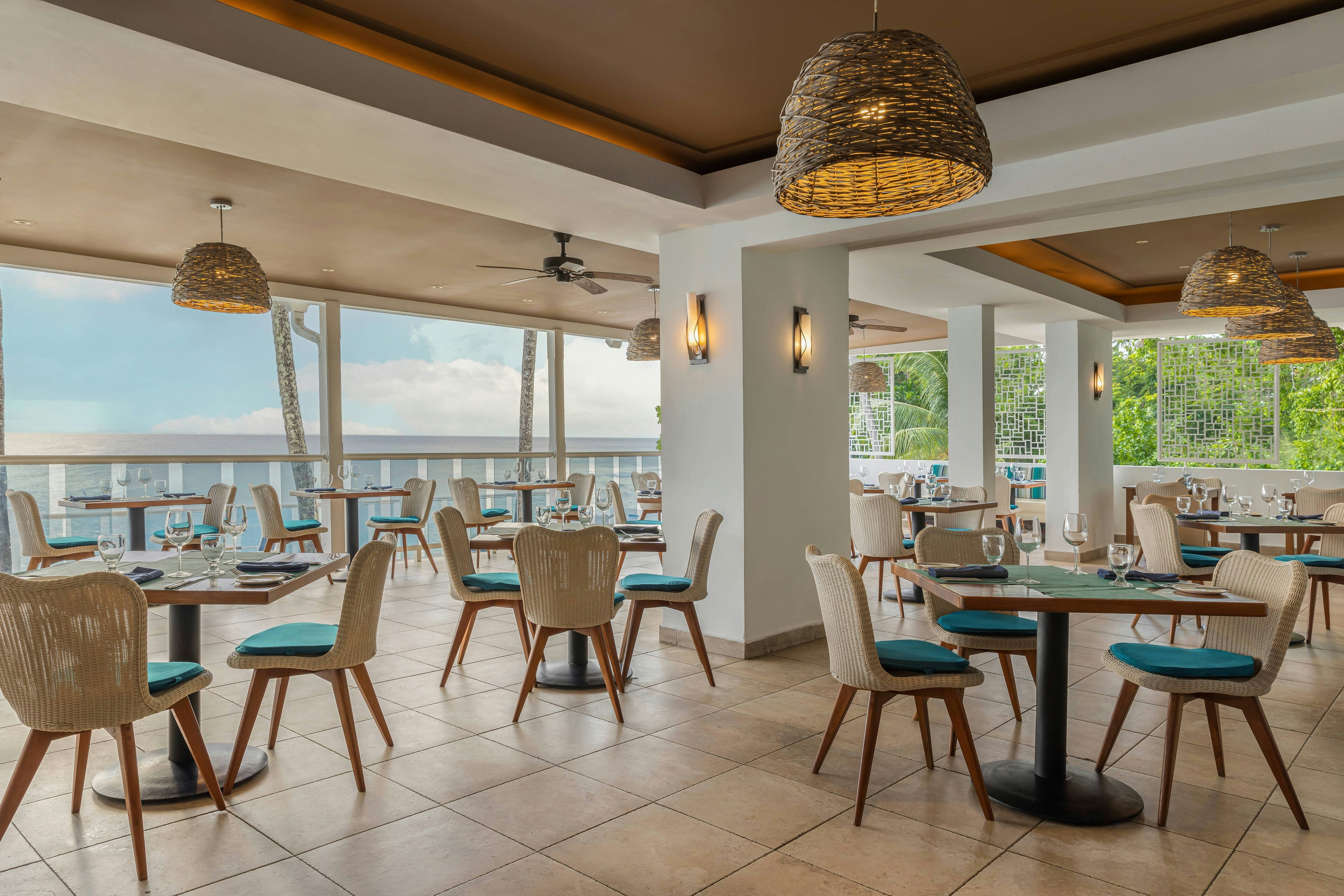Waves Hotel & Spa By Elegant Hotels 8/21
