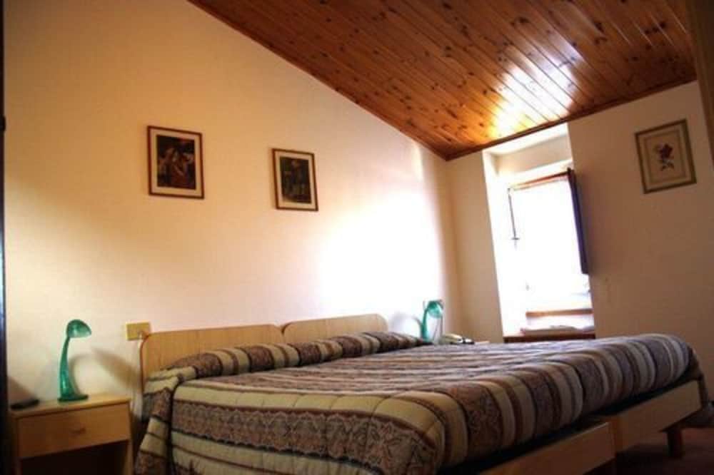 STANDARD, DOUBLE OR TWIN BED
