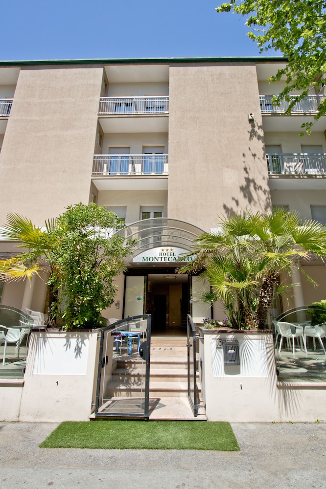 Hotel Montecarlo 2/68