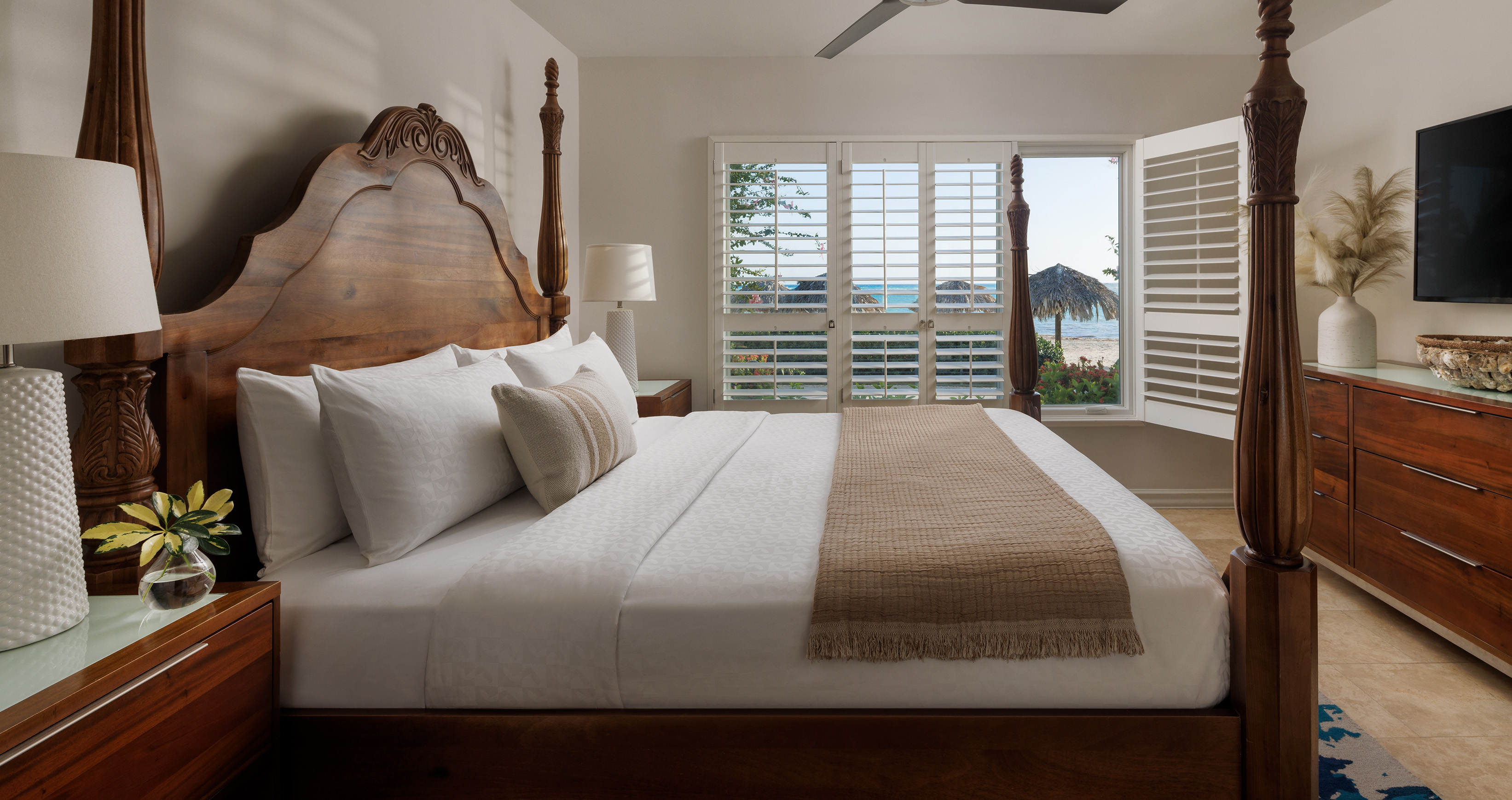 1 Bedroom, Silver, Walkout, Suite, Beach Front, Butler