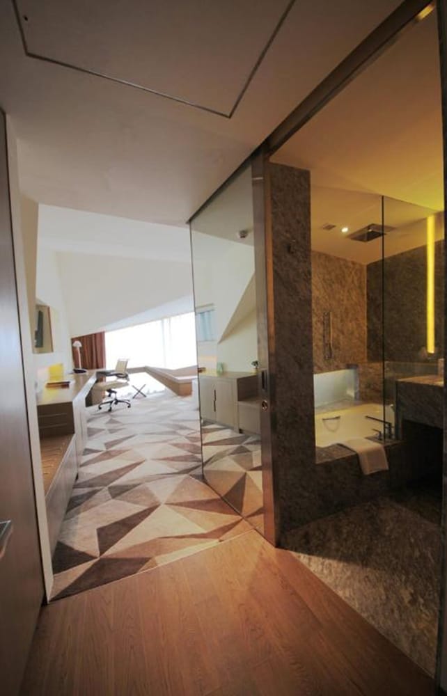 Vivanta New Delhi Dwarka 19/78