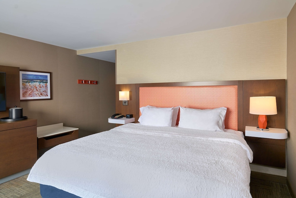Hampton Inn and Suites Providence/Smithfield 16/40