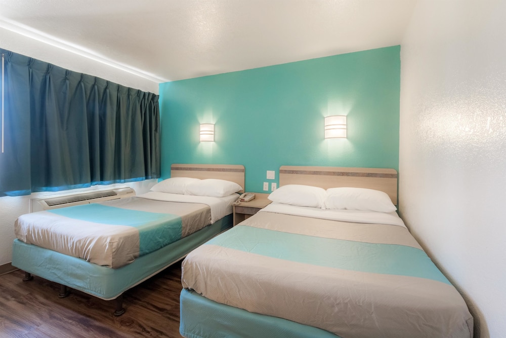 Motel6 Del Rio, TX 18/56