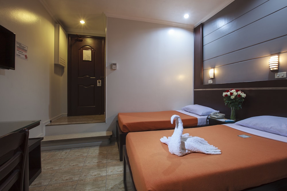 Paladin Hotel 16/41