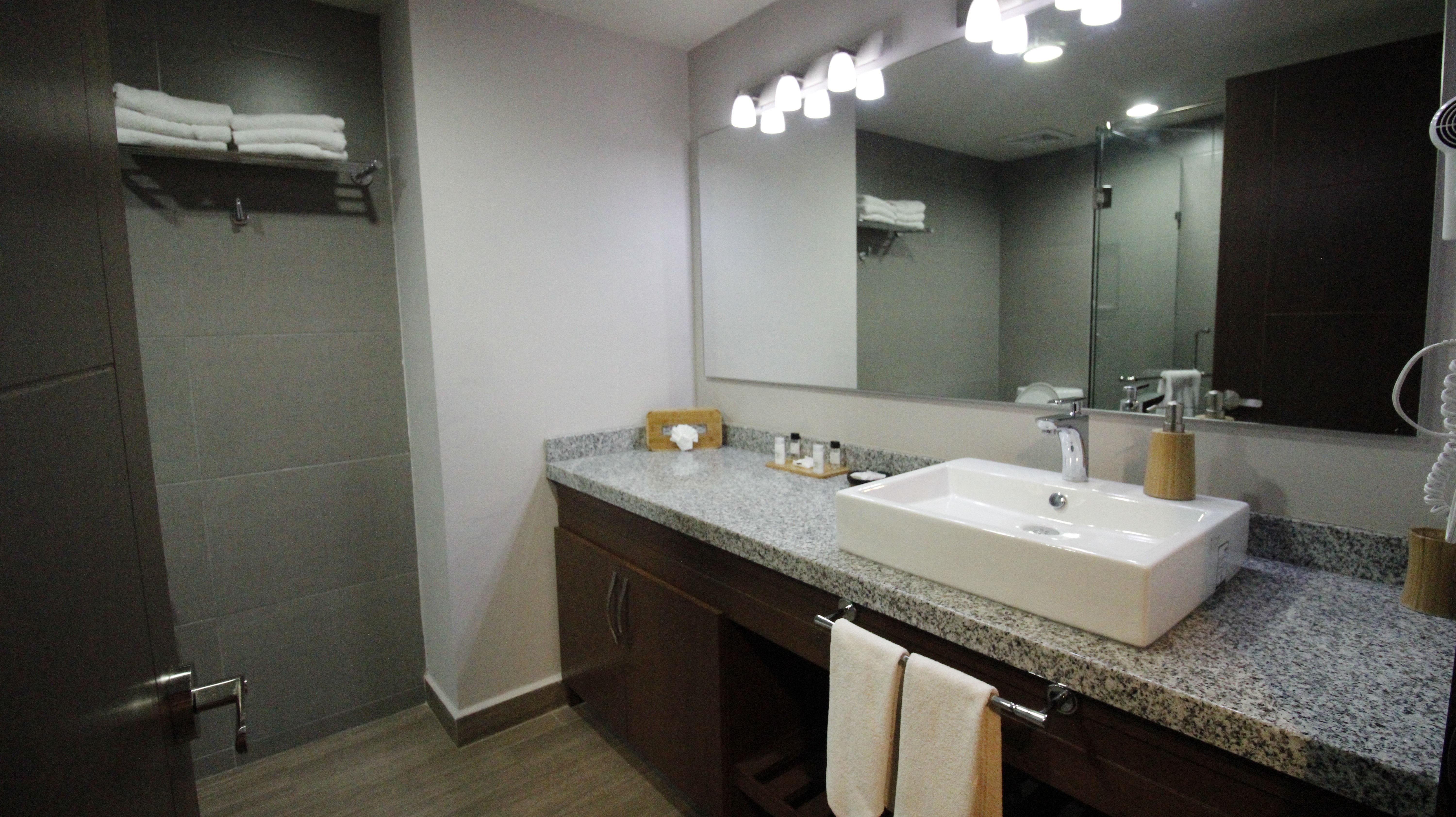Varali Grand Hotel 32/33