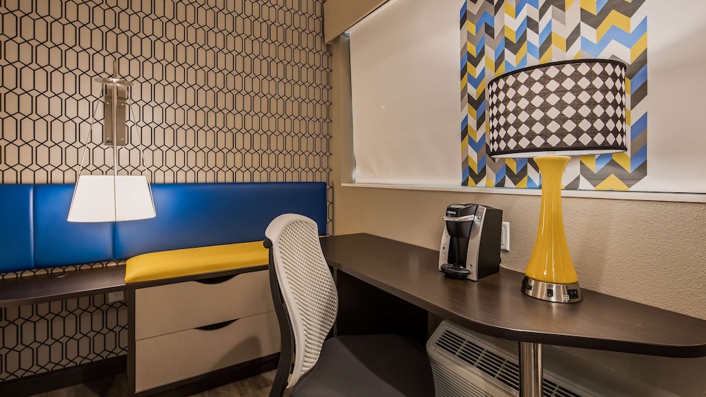 Glo Best Western Tulsa-Catoosa East Route 66 27/29