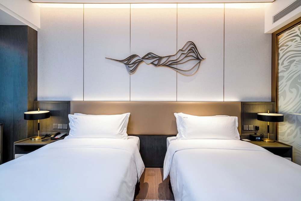 Premium, Twin Beds, West Wing