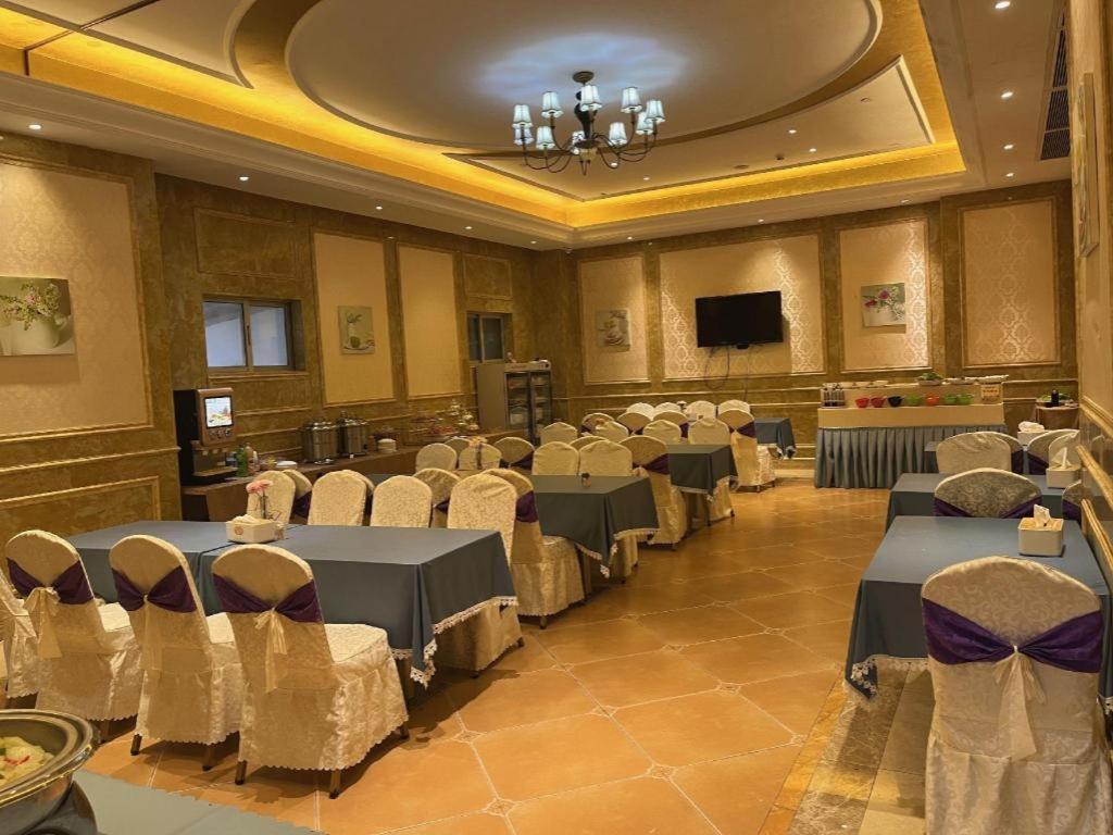 Vienna Hotel (Zhongshan Rainbow Avenue) 50/58
