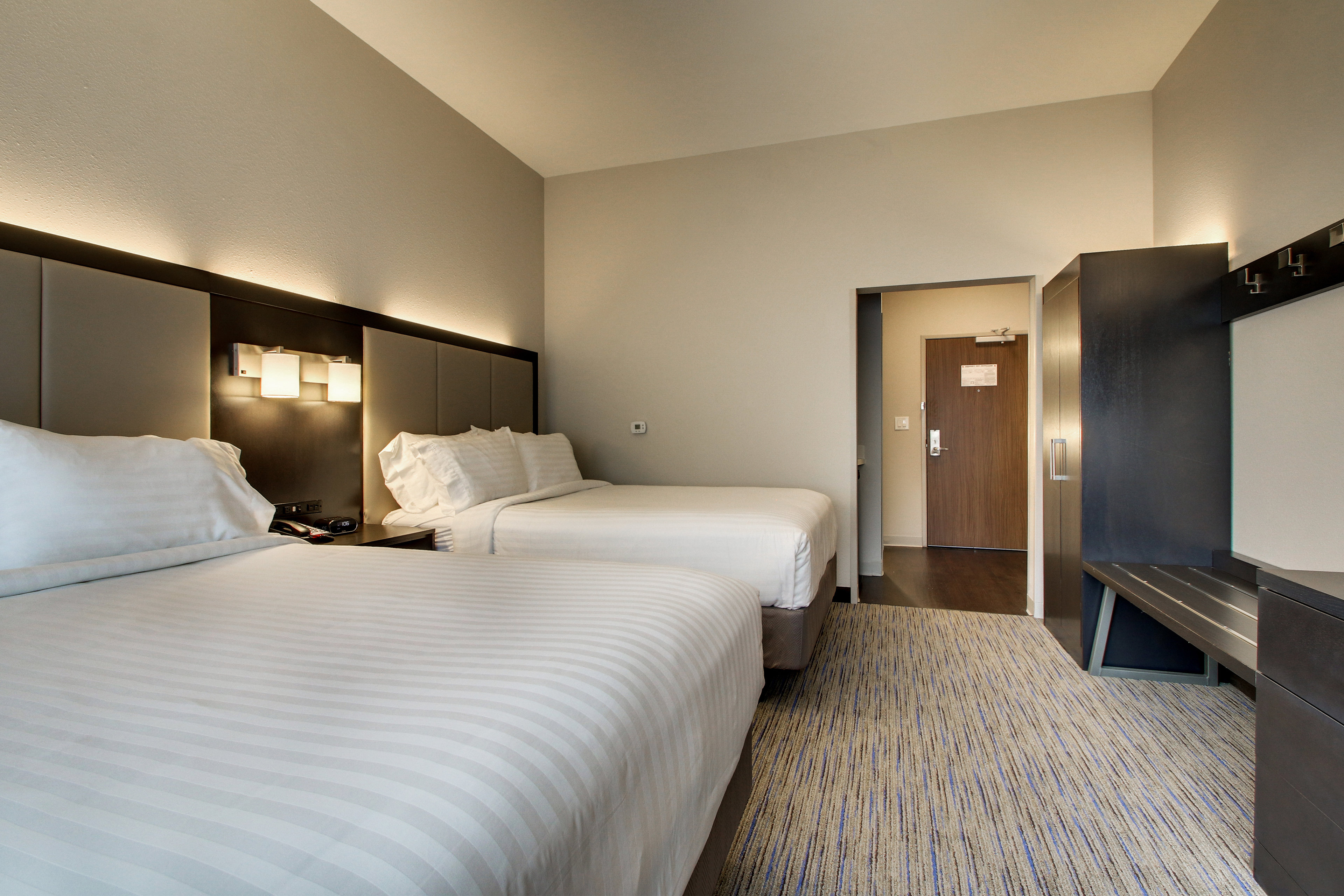 غرفة بسريرين، Holiday Inn Express & Suites - Summerville 4/4