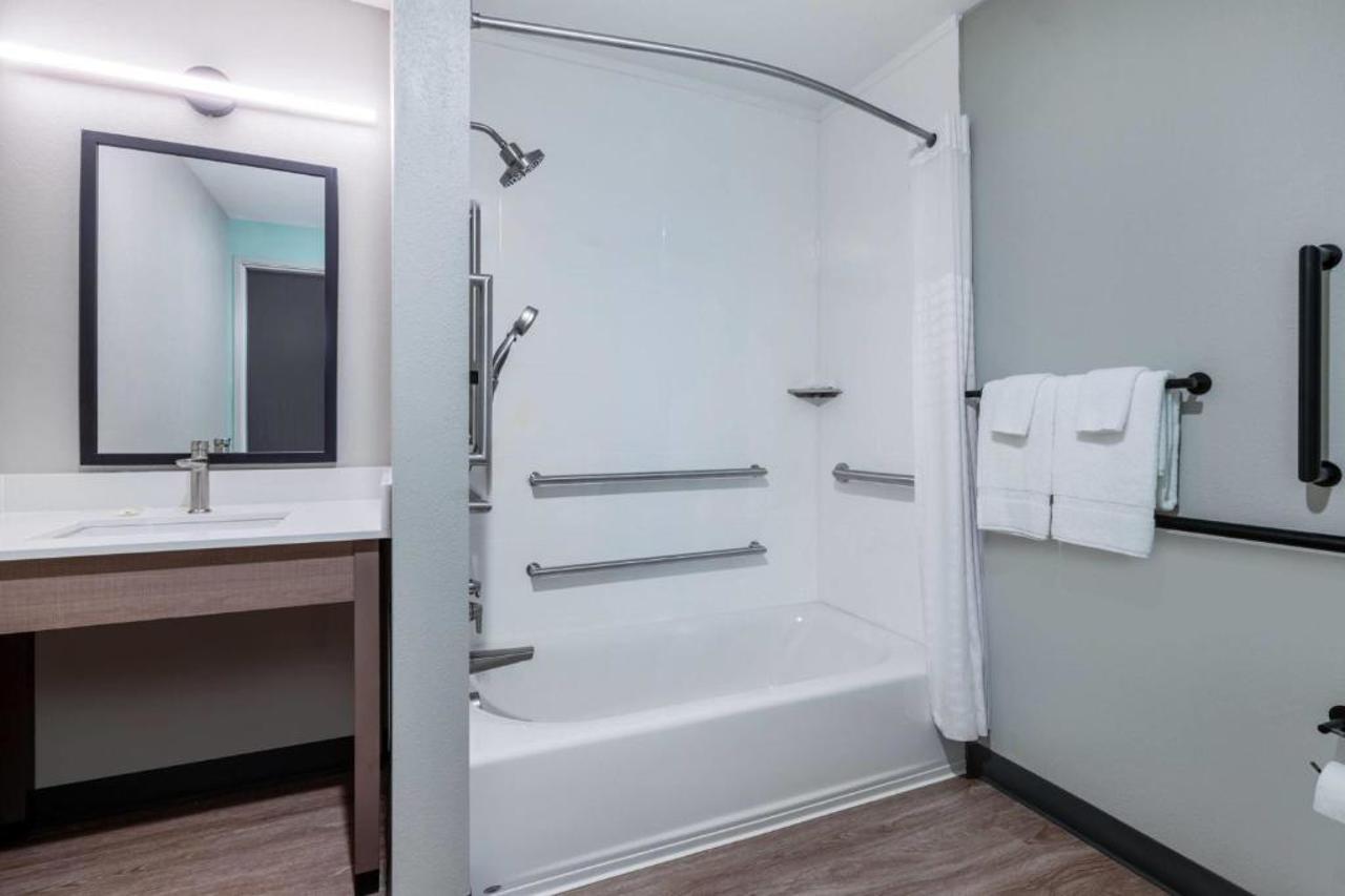Echo Suites Extended Stay by Wyndham Middleburg 12/12