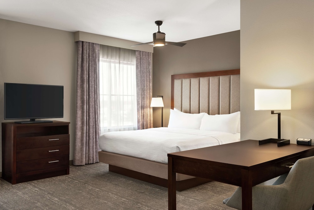 STUDIO, SUITE, KING BED