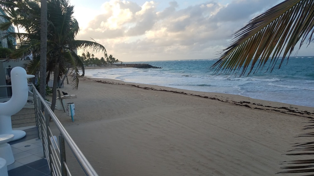 The Tryst Beachfront Hotel 44/50