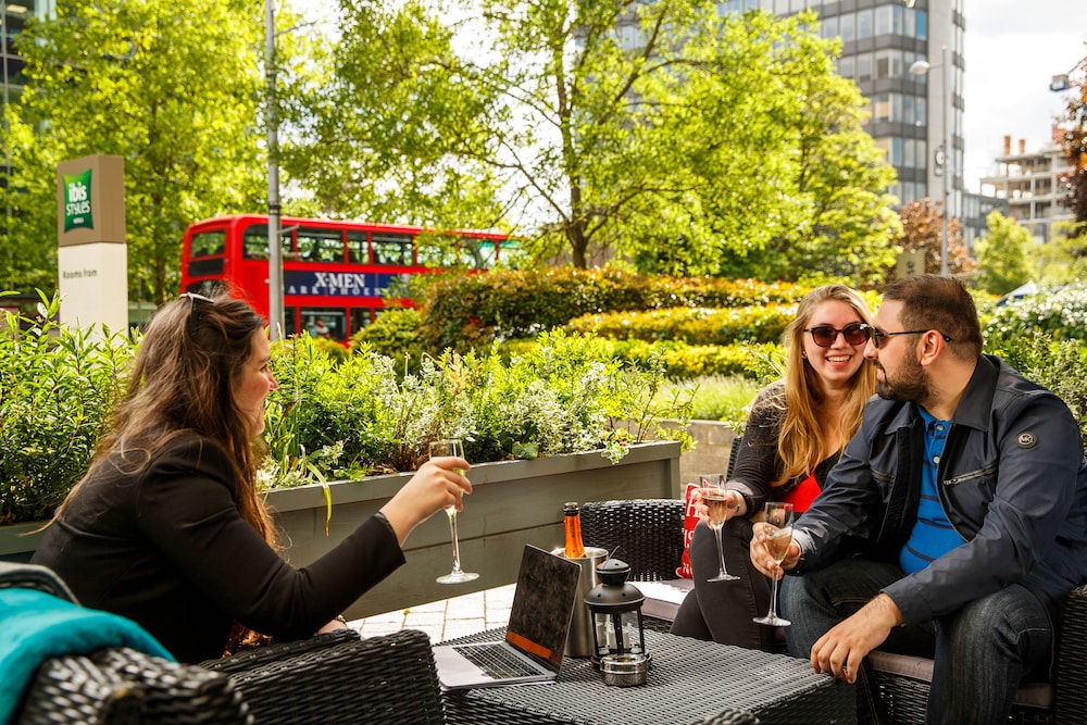 IBIS STYLES LONDON EALING 44/76