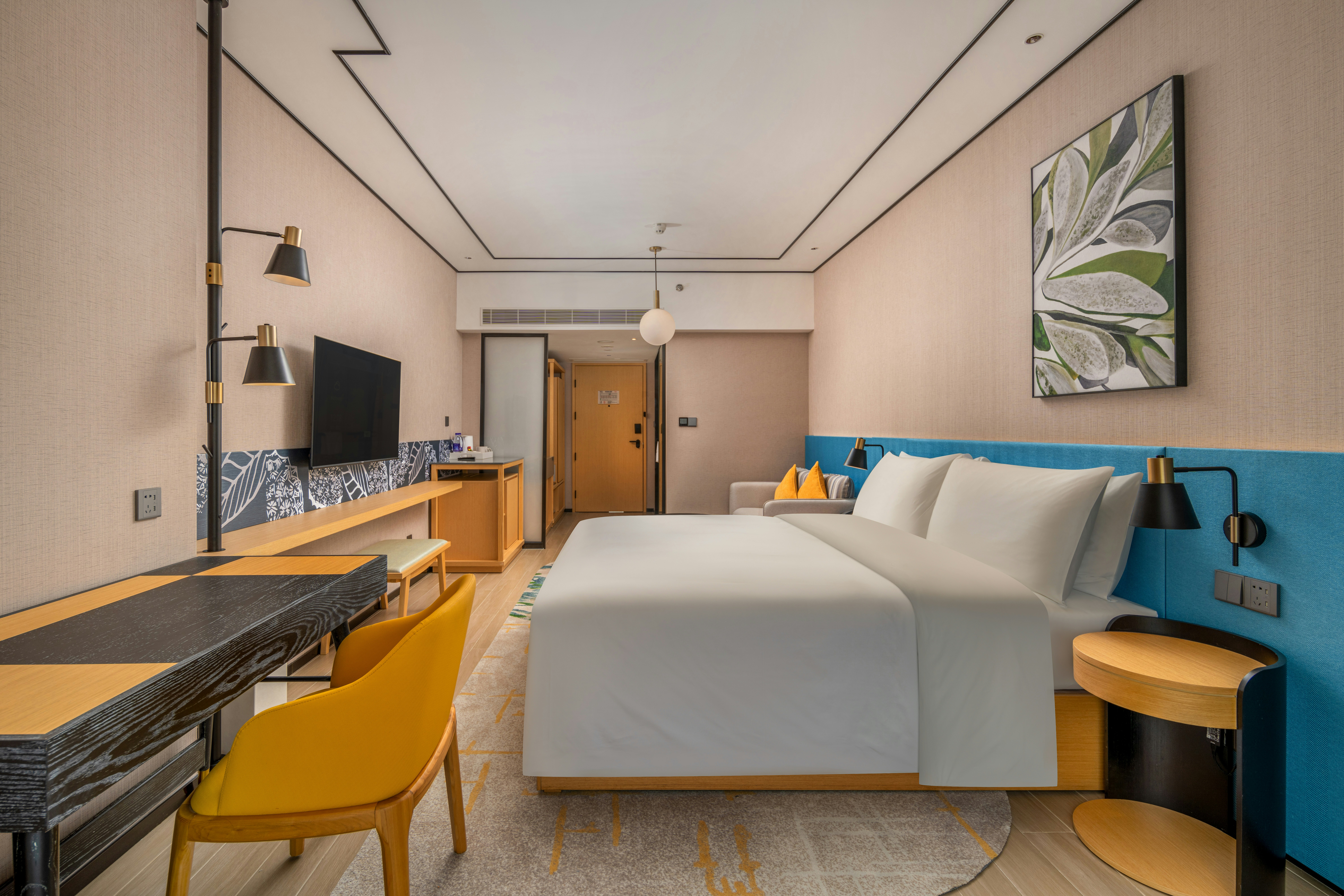 GUEST ROOM, KING BED