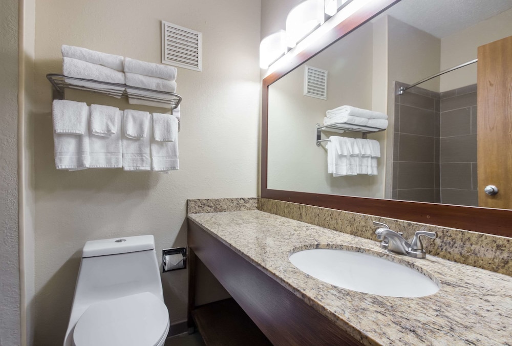 Quality Inn & Suites Green Bay - Ashwaubenon 46/50