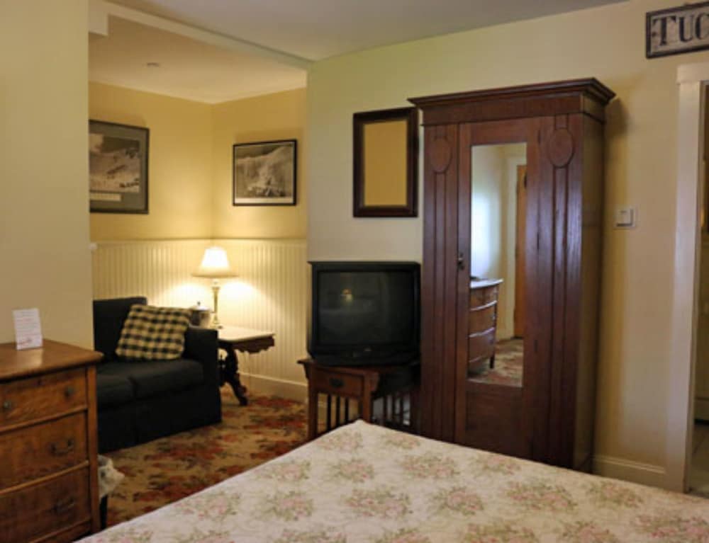 Kearsarge Inn 32/48