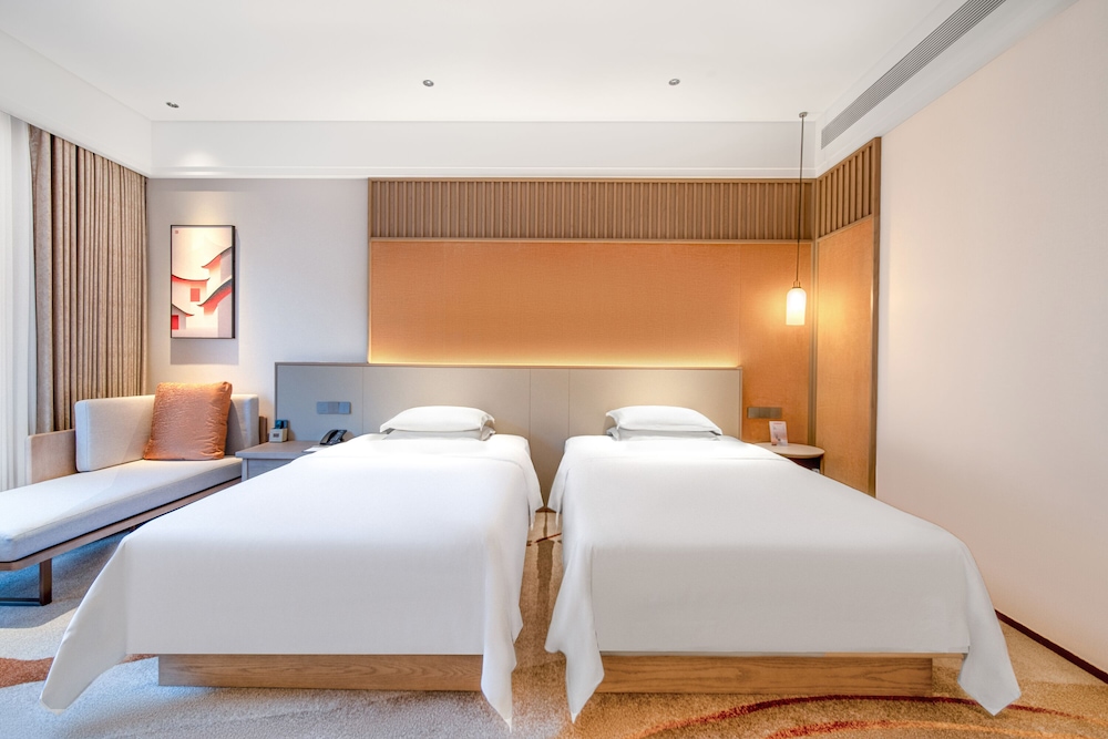 SUPERIOR, TWIN BEDS, GARDEN VIEW