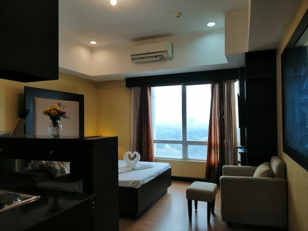 Lancaster Hotel Manila 17/45