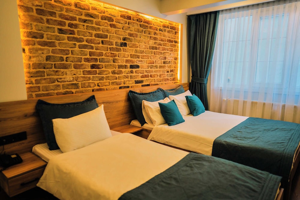 Santa Lucia Hotel 11/50