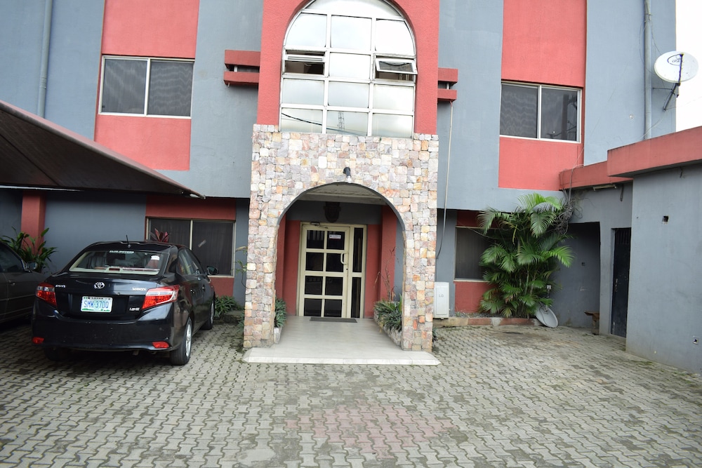 Wazobia Plaza Hotel 15/18