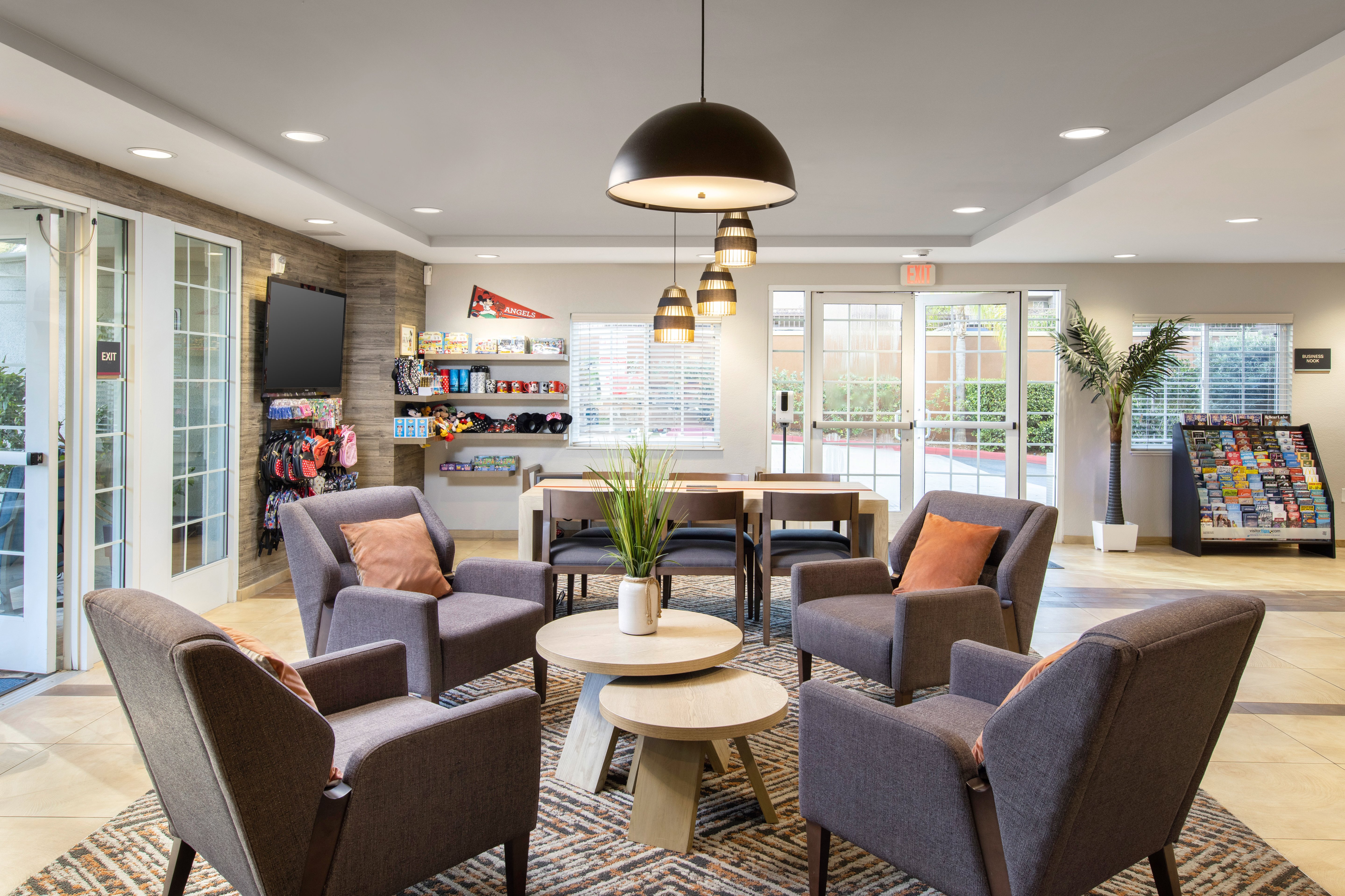 Candlewood Suites Anaheim - Resort Area 17/36