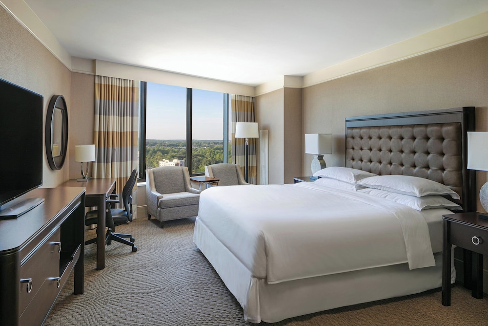 Tower, Club, King Bed