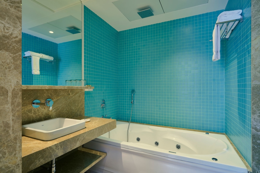 جناح فاخر بسرير كينج، Blu Feather Hotel & Spa 7/9