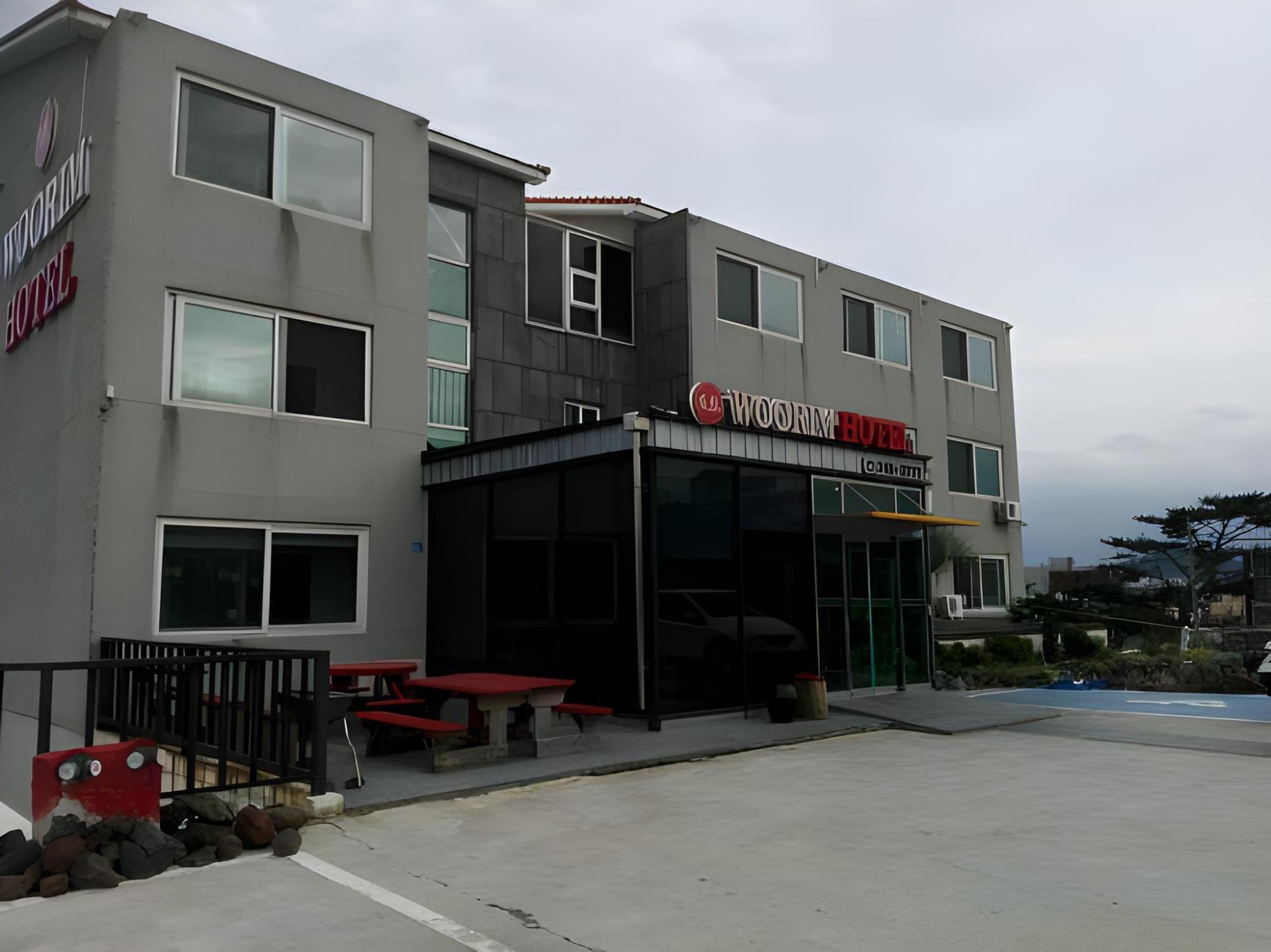 Woorim Hotel 42/47