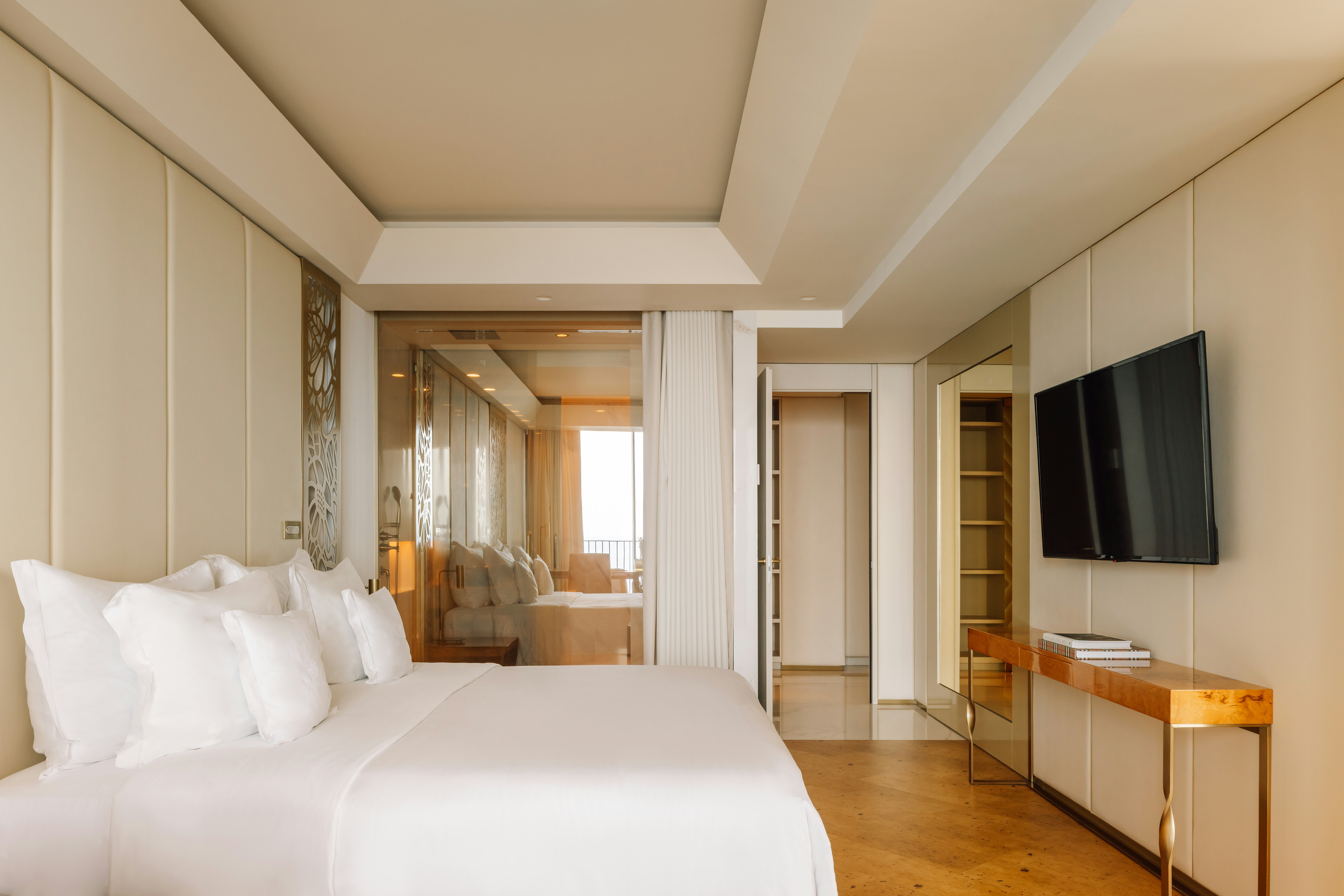 Ocean, Superior, Suite