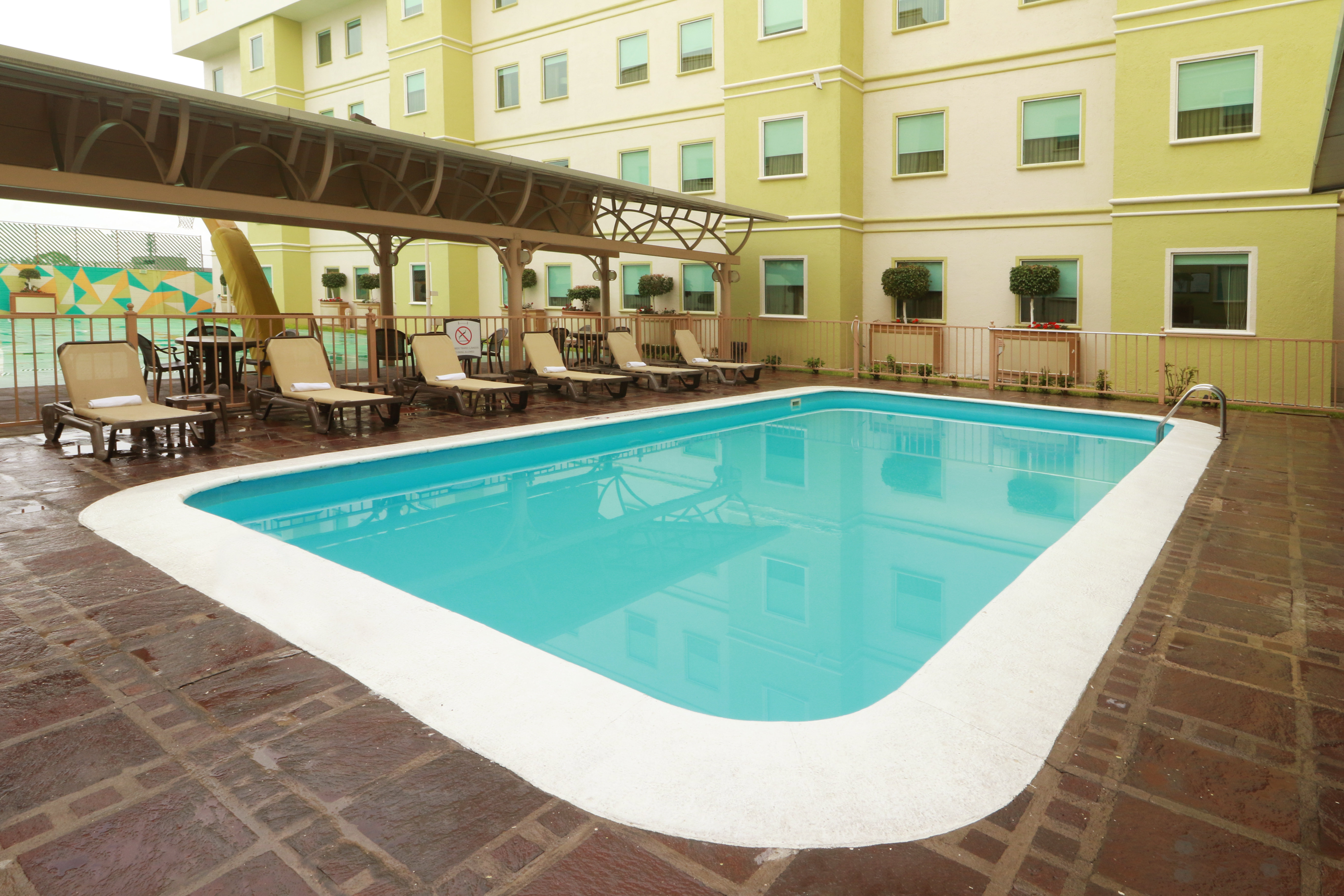 Staybridge Suites Queretaro 38/75