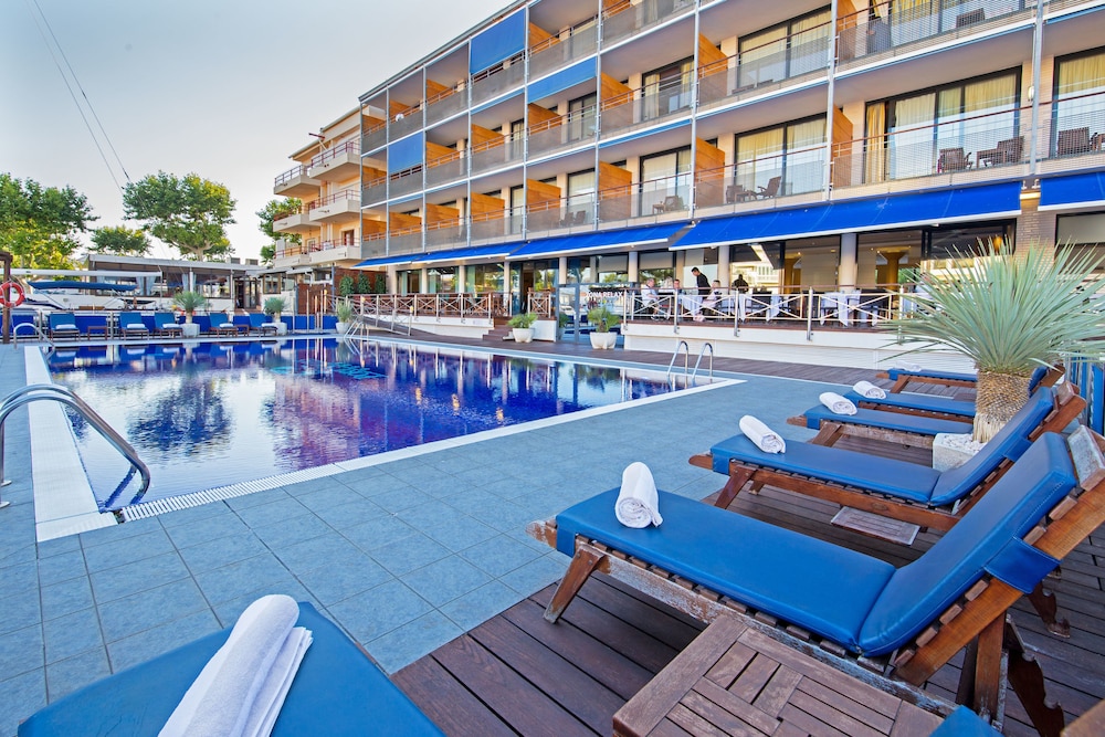 Hotel Port Salins 41/65