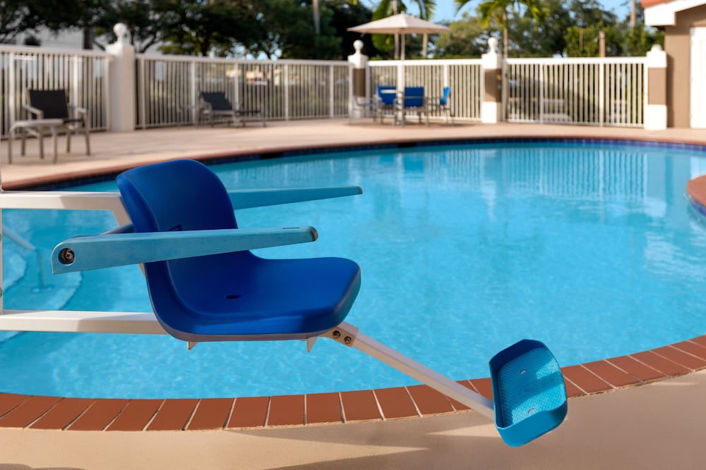 Holiday Inn Express & Suites Pembroke Pines-Sheridan St 5/54