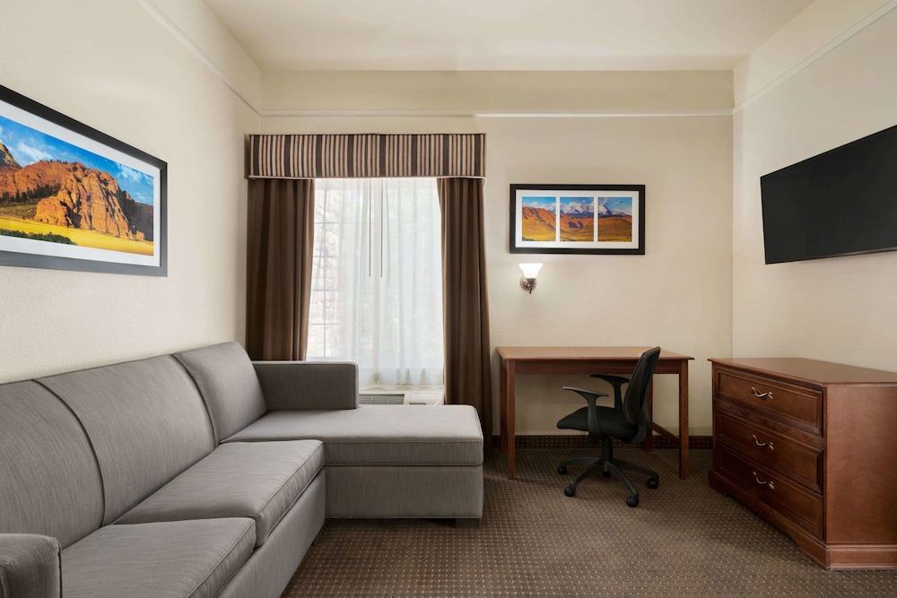 La Quinta Inn & Suites by Wyndham St. George 41/69