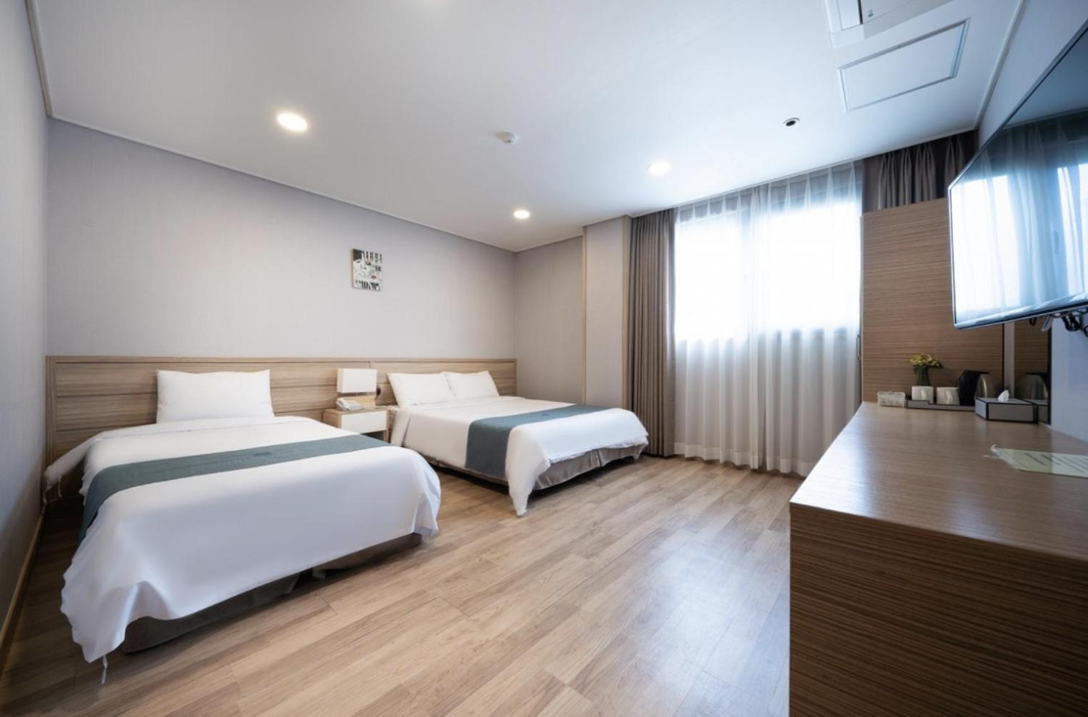 DELUXE, TWIN BEDS