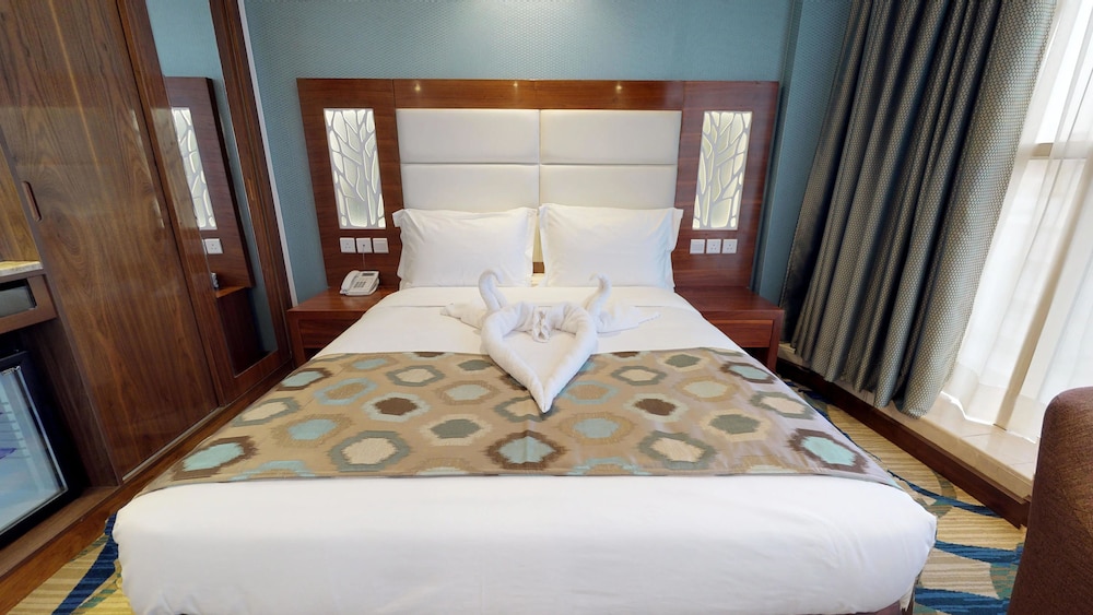 DELUXE, TWIN BEDS