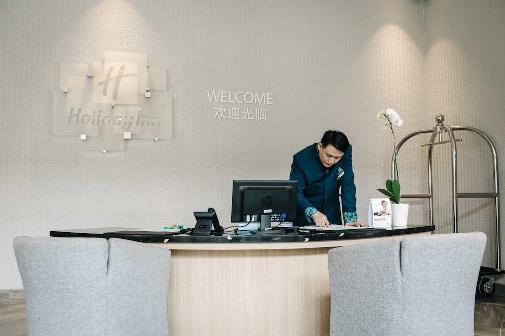 Holiday Inn Hotel Suites Jakarta Gajah Mada 9/77