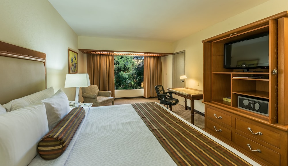 ROOM, KING BED