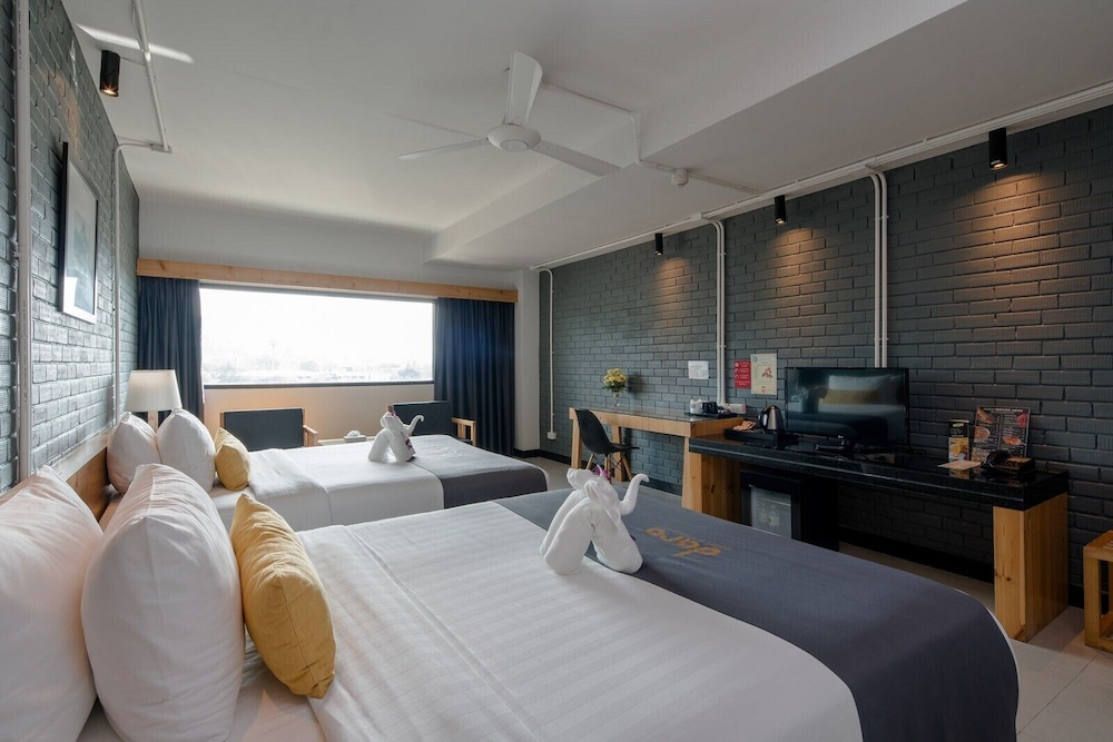 DELUXE, 2 QUEEN BEDS