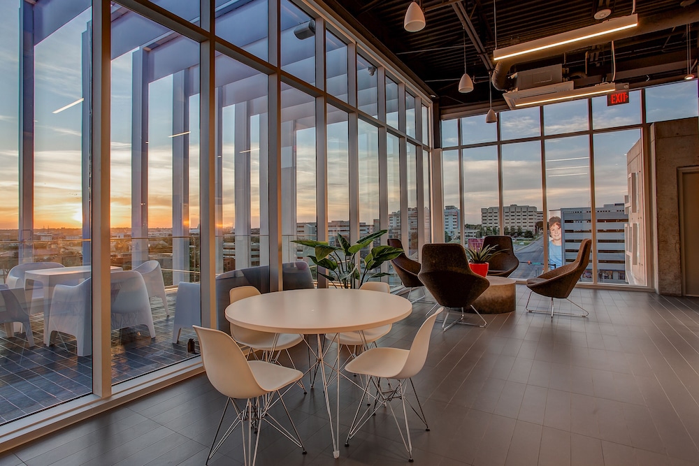 Hotel Revel 39/48
