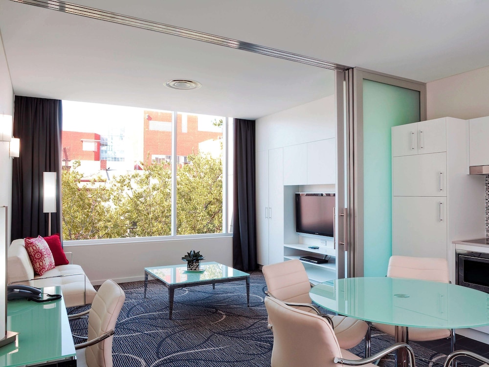 Adelaide Rockford Hotel 26/50
