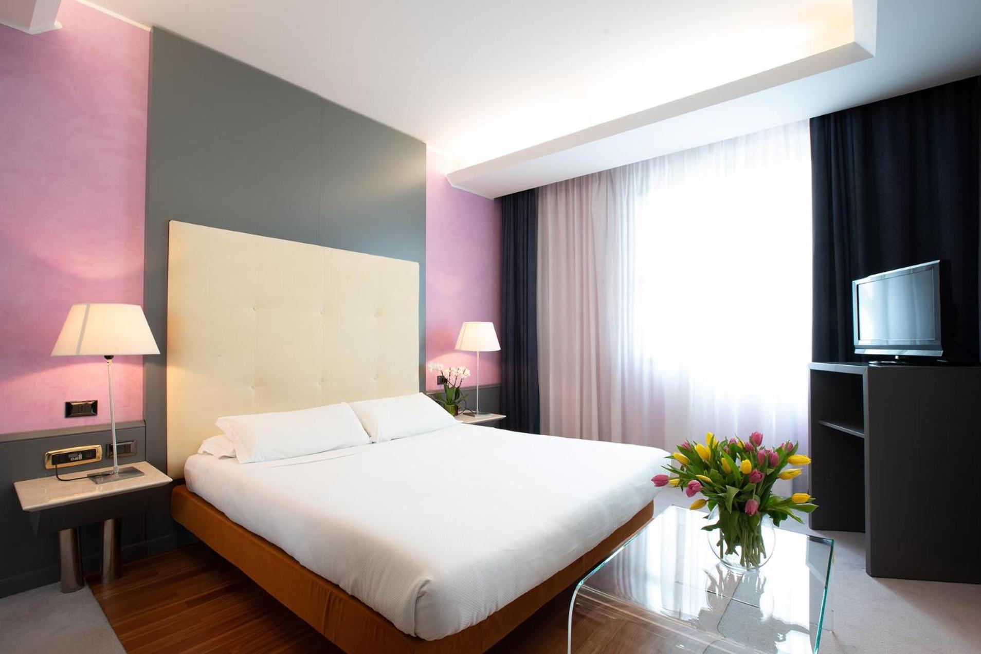 جناح جونيور، Hotel Antonella 9/10