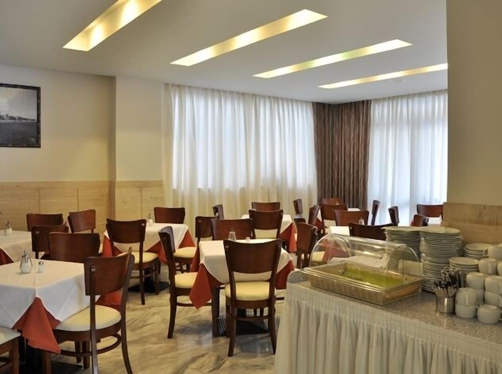 Dimitris Paritsa Hotel 36/44