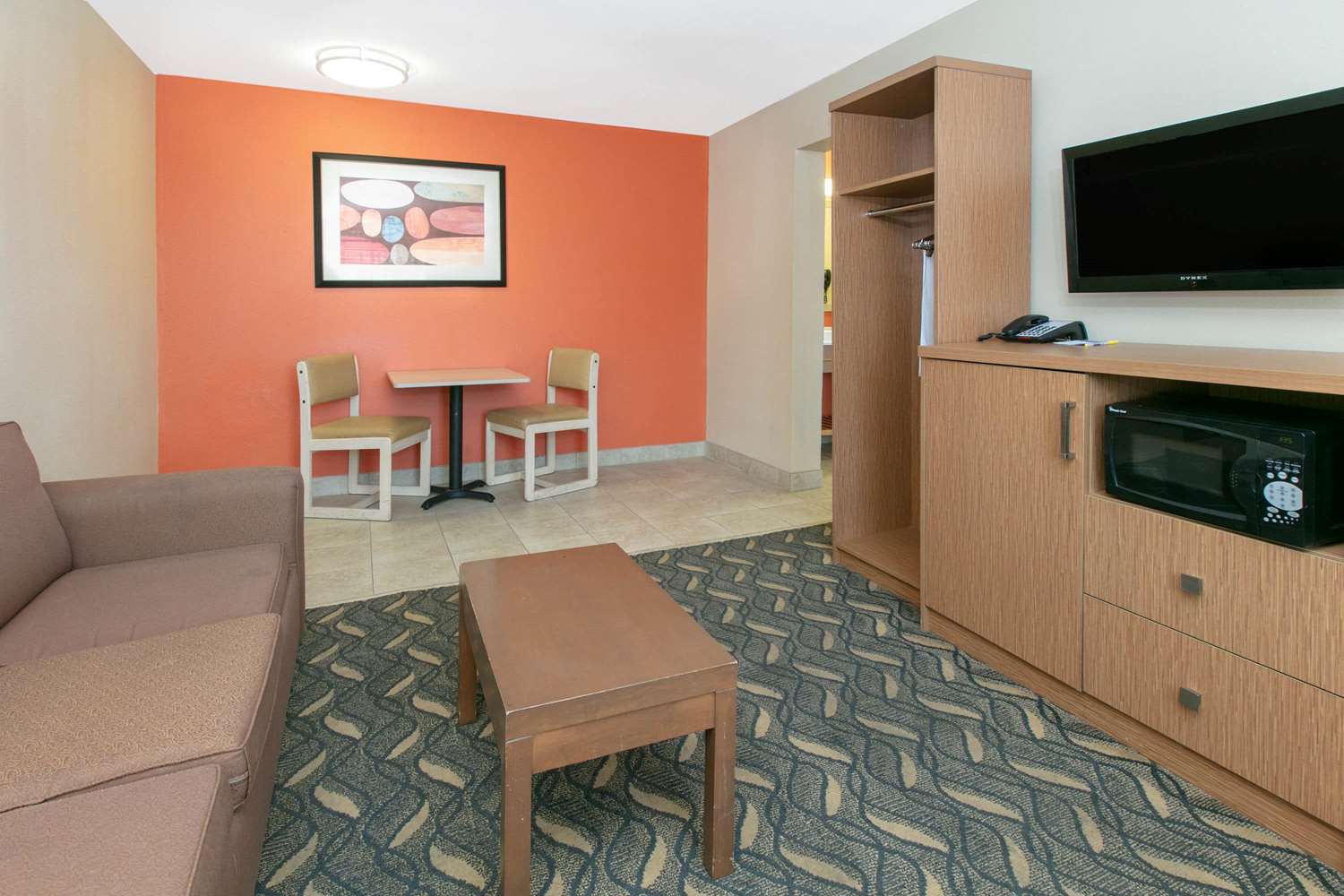Days Inn Suites By Wyndham Arlington Near Six Flags 16/26