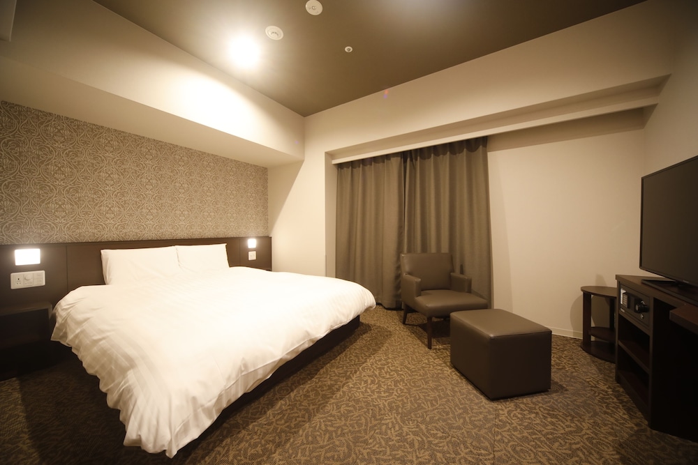 ROOM, QUEEN BED